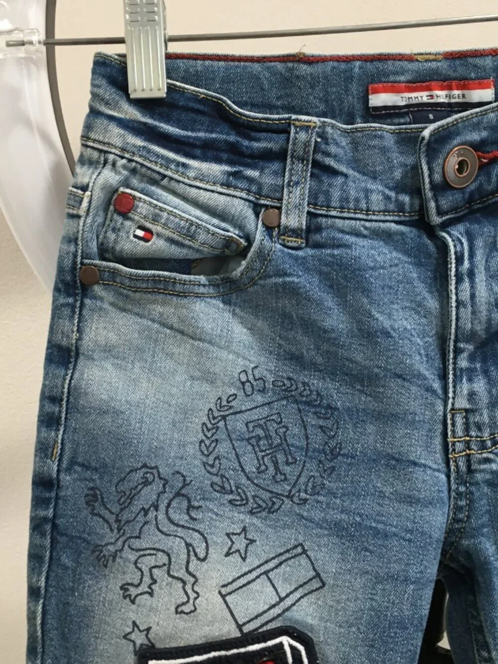 TOMMY HILFIGER Distressed Cut Step Hem Adj Waist Distressed Applique Logo Jeans